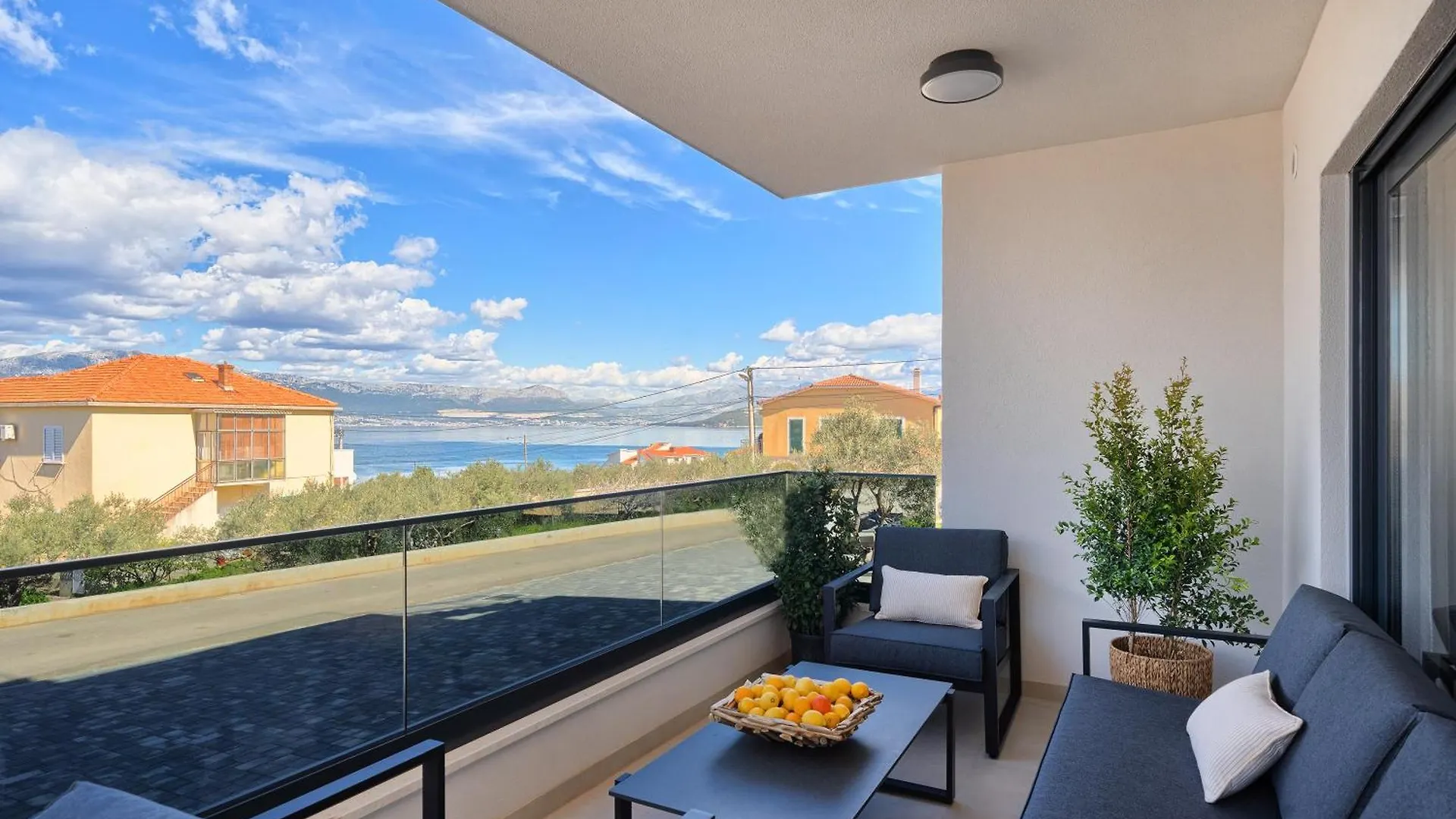 Solis Apartment - Sea View & Pool Slatine