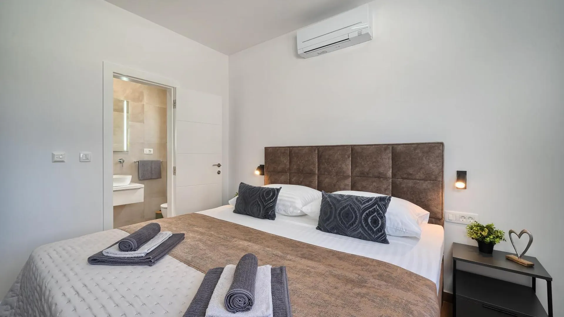Solis Apartment - Sea View & Pool Slatine