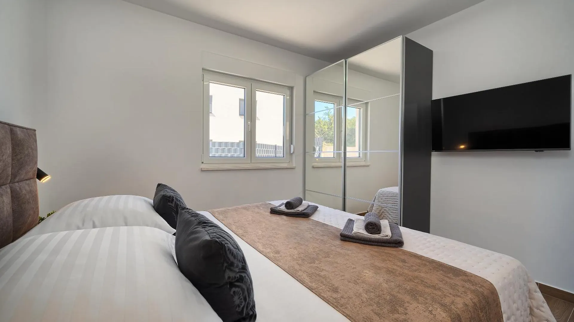 Solis Apartment - Sea View & Pool Slatine Croatia