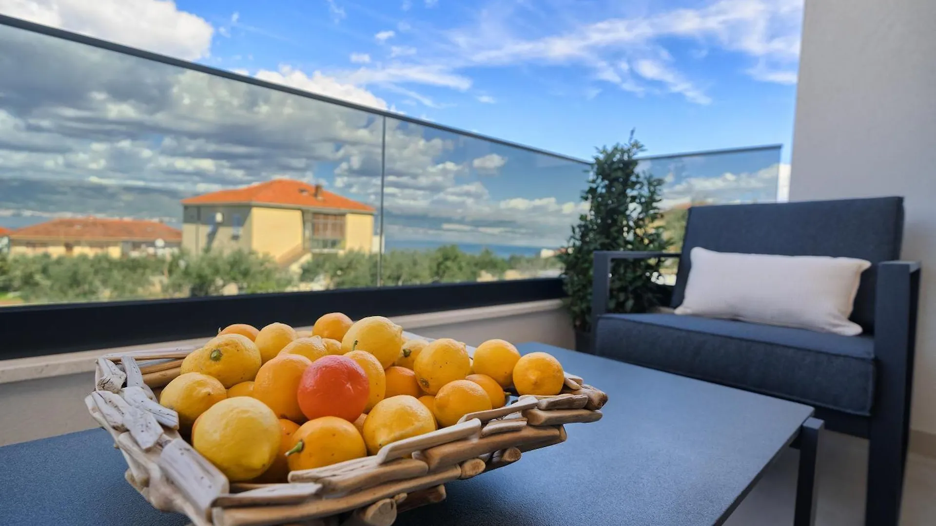 Solis Apartment - Sea View & Pool Slatine 0*,