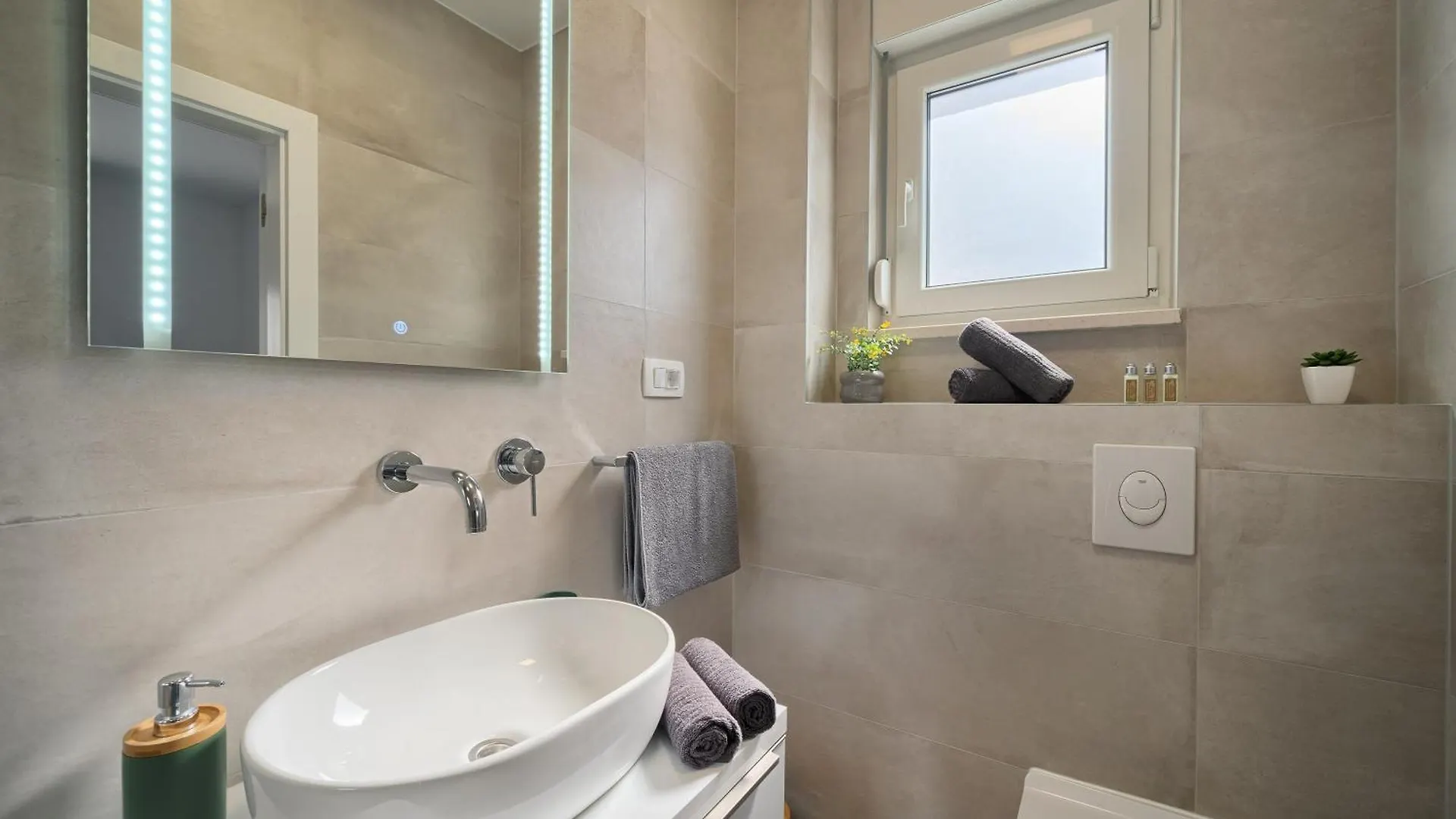 Solis Apartment - Sea View & Pool Slatine