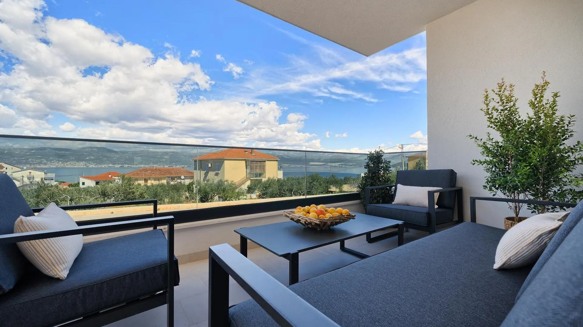 Solis Apartment - Sea View & Pool Slatine Croatia