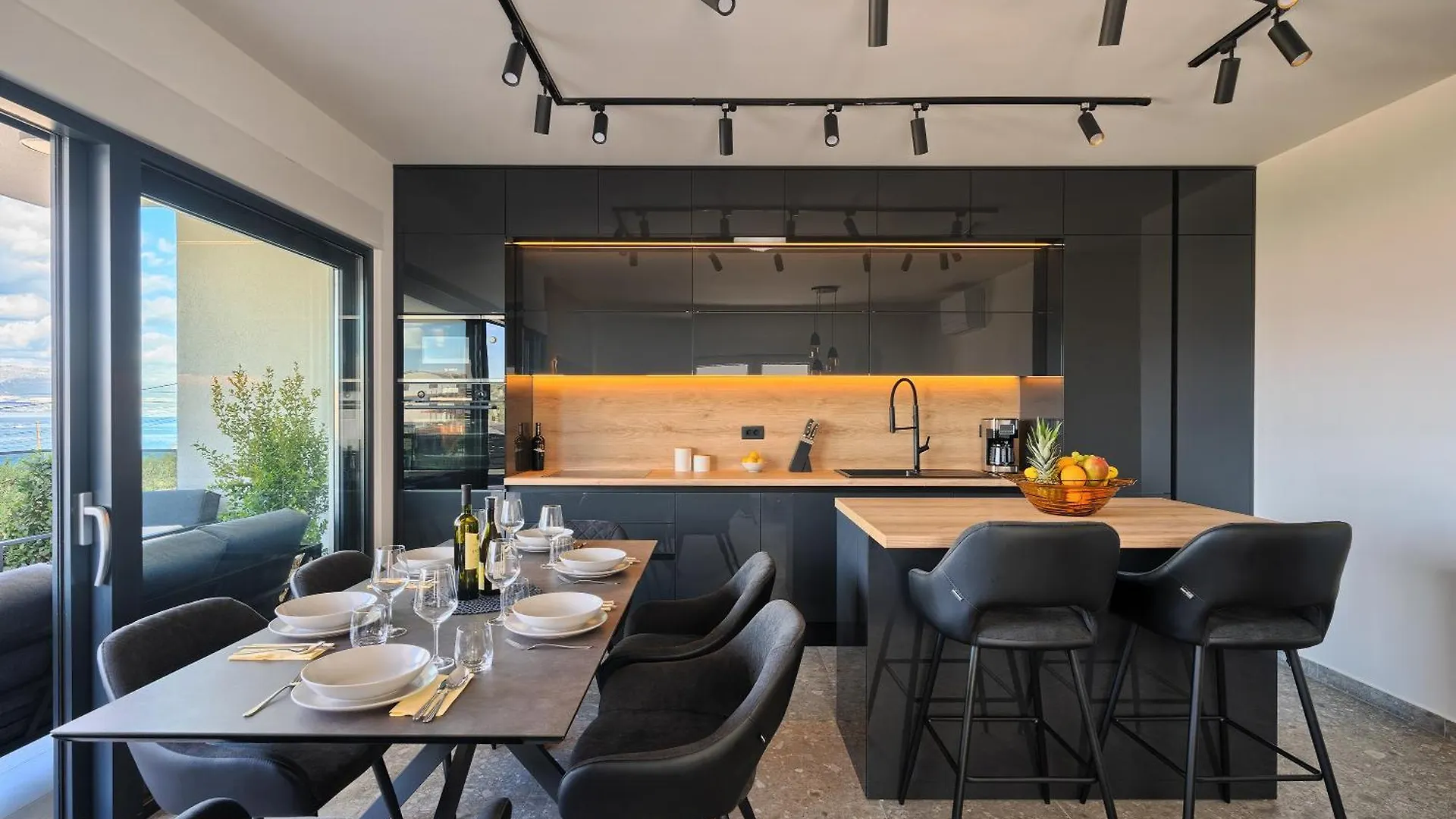 Solis Apartment - Sea View & Pool Slatine Croatia