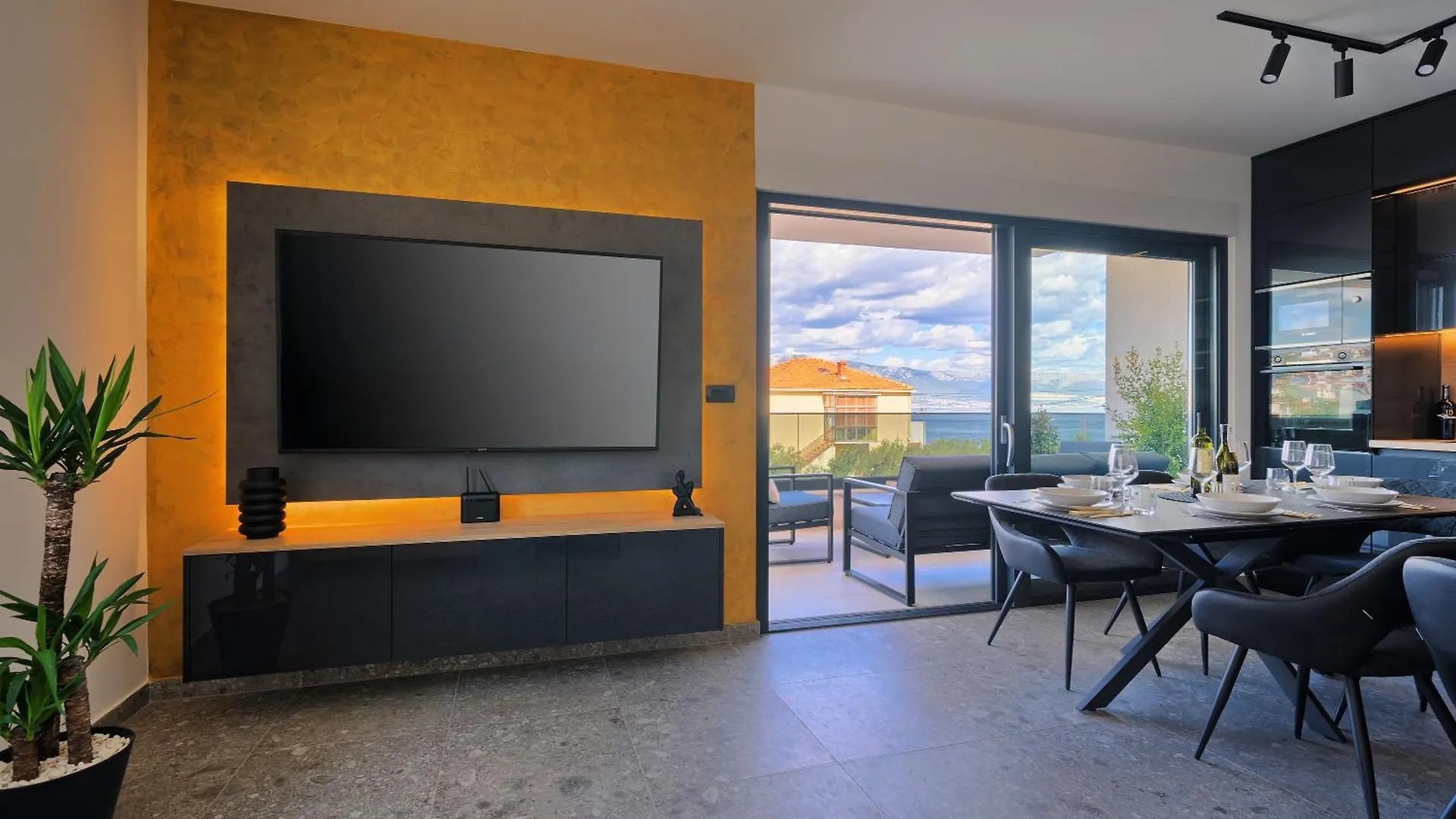 Solis Apartment - Sea View & Pool Slatine