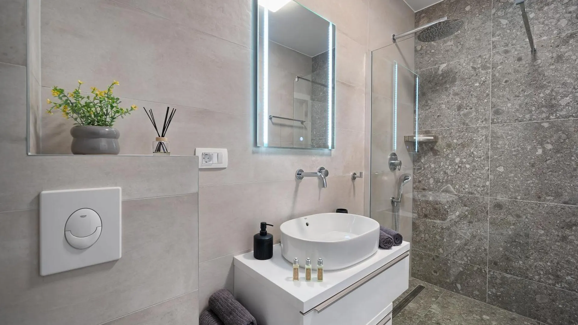 Solis Apartment - Sea View & Pool Slatine