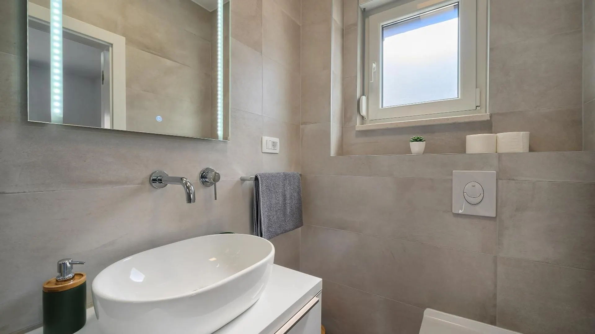 Solis Apartment - Sea View & Pool Slatine Croatia