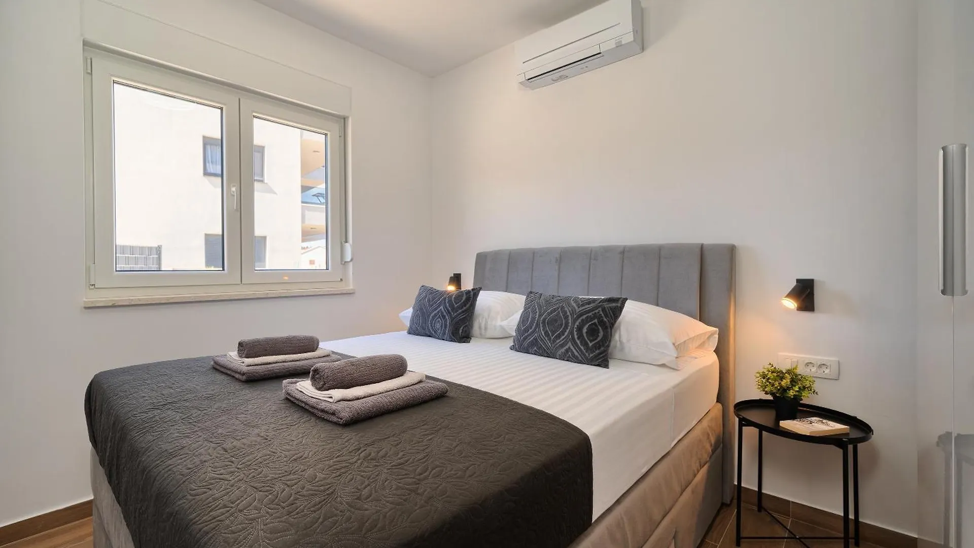 Solis Apartment - Sea View & Pool Slatine