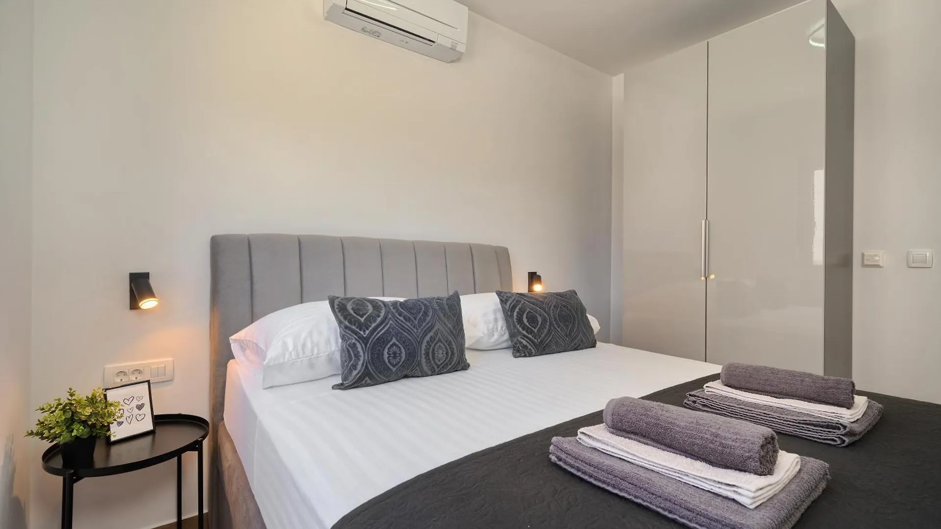Solis Apartment - Sea View & Pool Slatine