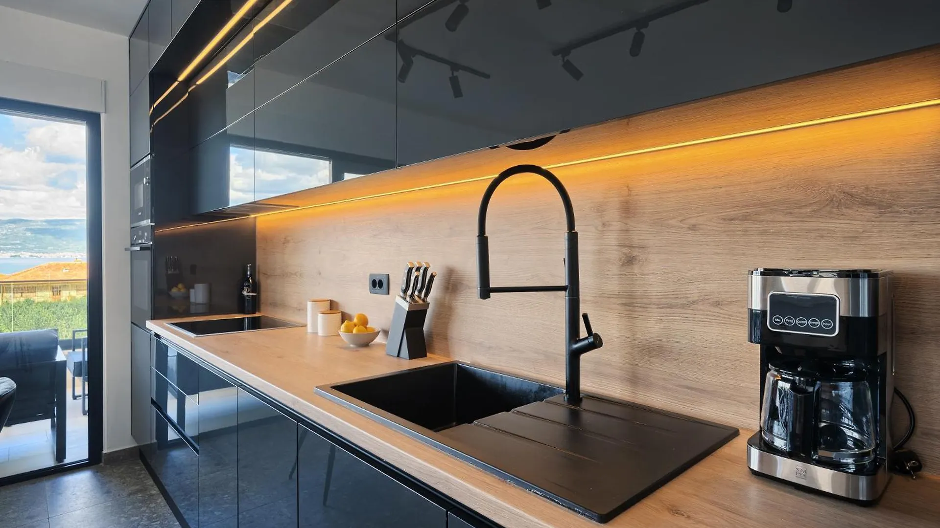 Solis Apartment - Sea View & Pool Slatine 0*,