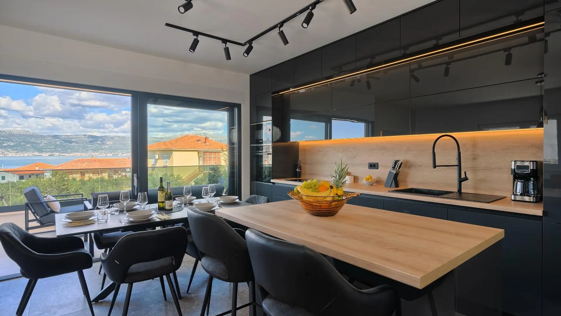 Solis Apartment - Sea View & Pool Slatine