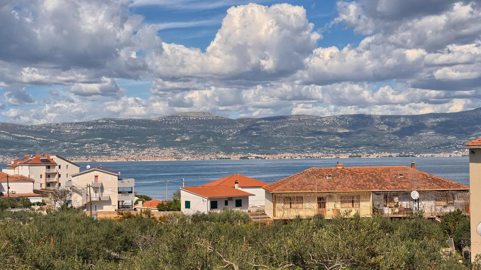 Solis Apartment - Sea View & Pool Slatine